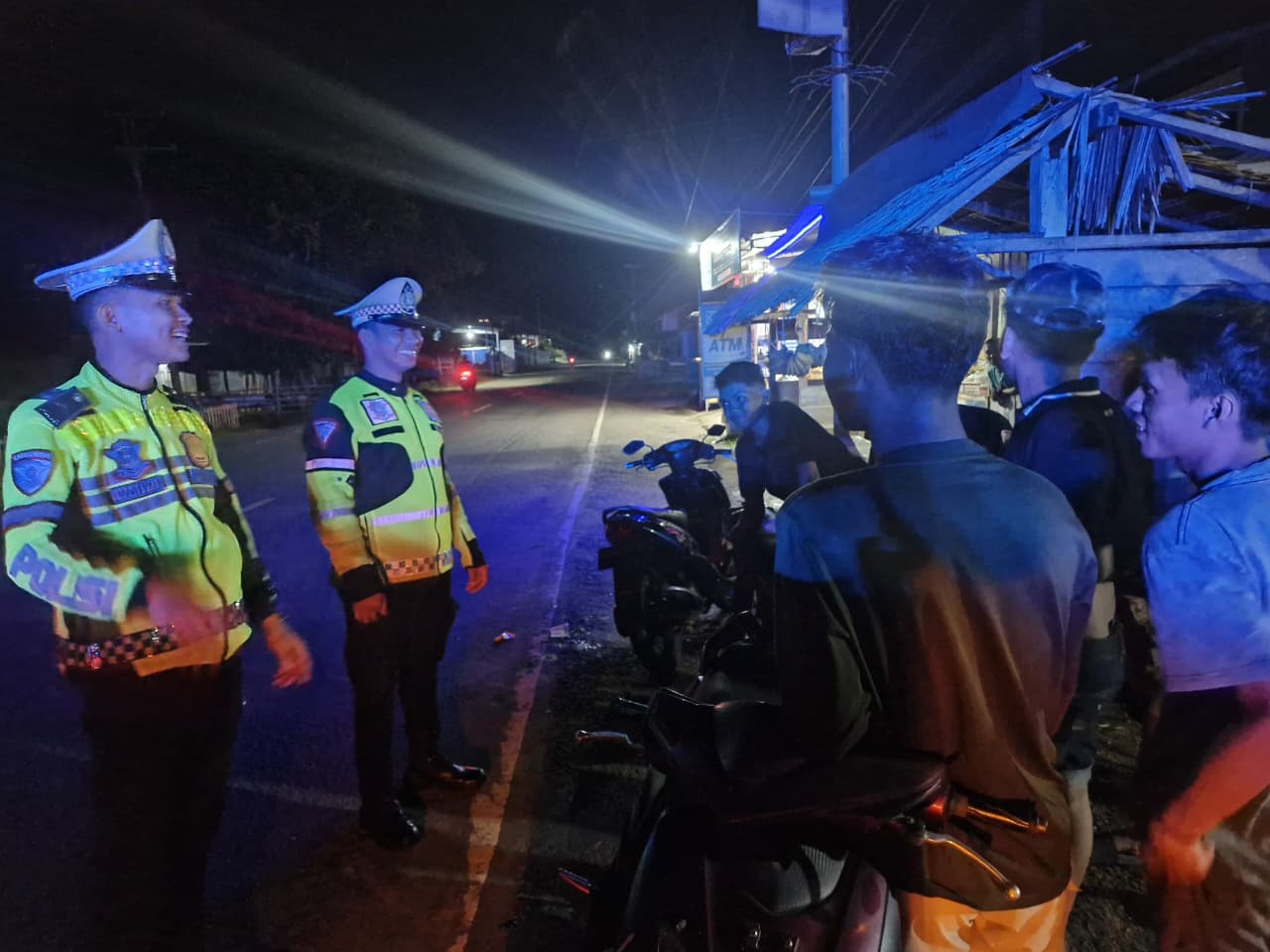 Jaga Malam yang Tetap Aman, Patroli Blue Light Polantas KARIB Polda Sulbar Sisir Wilayah Kalukku