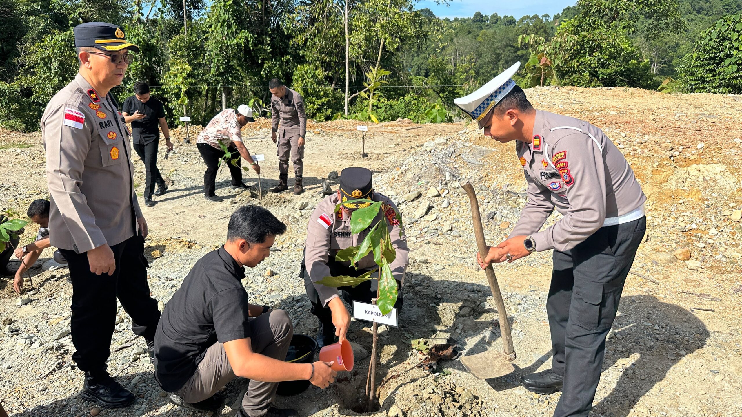 Kapolres Nagan Raya Pimpin Gerakan Green Policing . Masa Depan Lingkungan yang Lestari