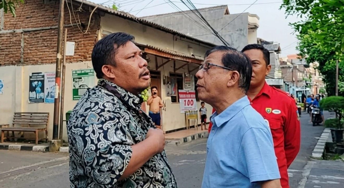 Sengketa kepemilikan lahan di Jalan Kupang Segunting III Nomor 48–50, Surabaya, kembali memasuki babak baru. Kali ini, kuasa hukum Waluyo menyoroti proses peralihan hak atas Sertifikat Hak Milik (SHM) Nomor 964 yang disebut menjadi salah satu dasar kepemilikan pihak Diana Maharani.