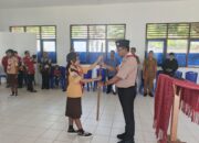 HADIRI PELEPASAN SISWI SMP NOHWALI, CAMAT KISAR UTARA TEKANKAN DISIPLIN DAN KEJUJURAN DI JAMBORE NASIONAL