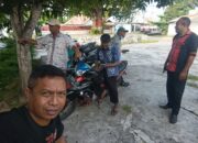 DI WAKTU SENGGANG, PLT CAMAT KISAR SELATAN BAHAS PERTANDINGAN MESIR VS ARGENTINA BERSAMA WARTAWAN DAN STAF
