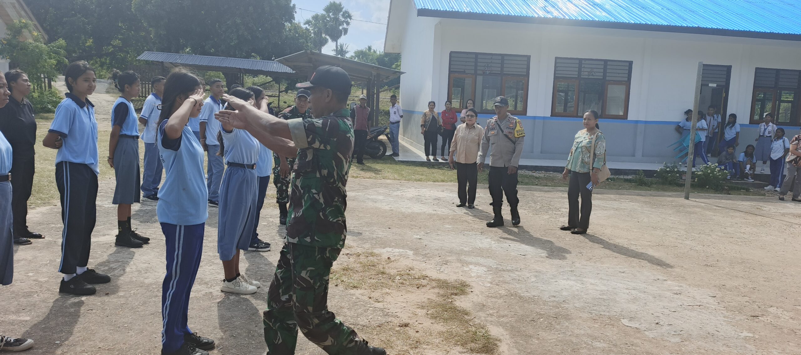 Menyambut HUT RI ke 81,seleksi paskibra di gelar di dua sekolah menengah kisar selatan,di pilih lansung oleh TNI dan Polri. 