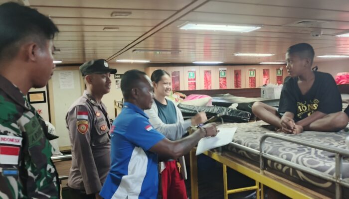 PT Alzenji Transline lakukan penagihan dan pemeriksaan ticket di kapal SN 73:Bayi wajib memiliki ticket Agar tercatat dan terjamin keselamatan. 