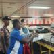 PT Alzenji Transline lakukan penagihan dan pemeriksaan ticket di kapal SN 73:Bayi wajib memiliki ticket Agar tercatat dan terjamin keselamatan. 
