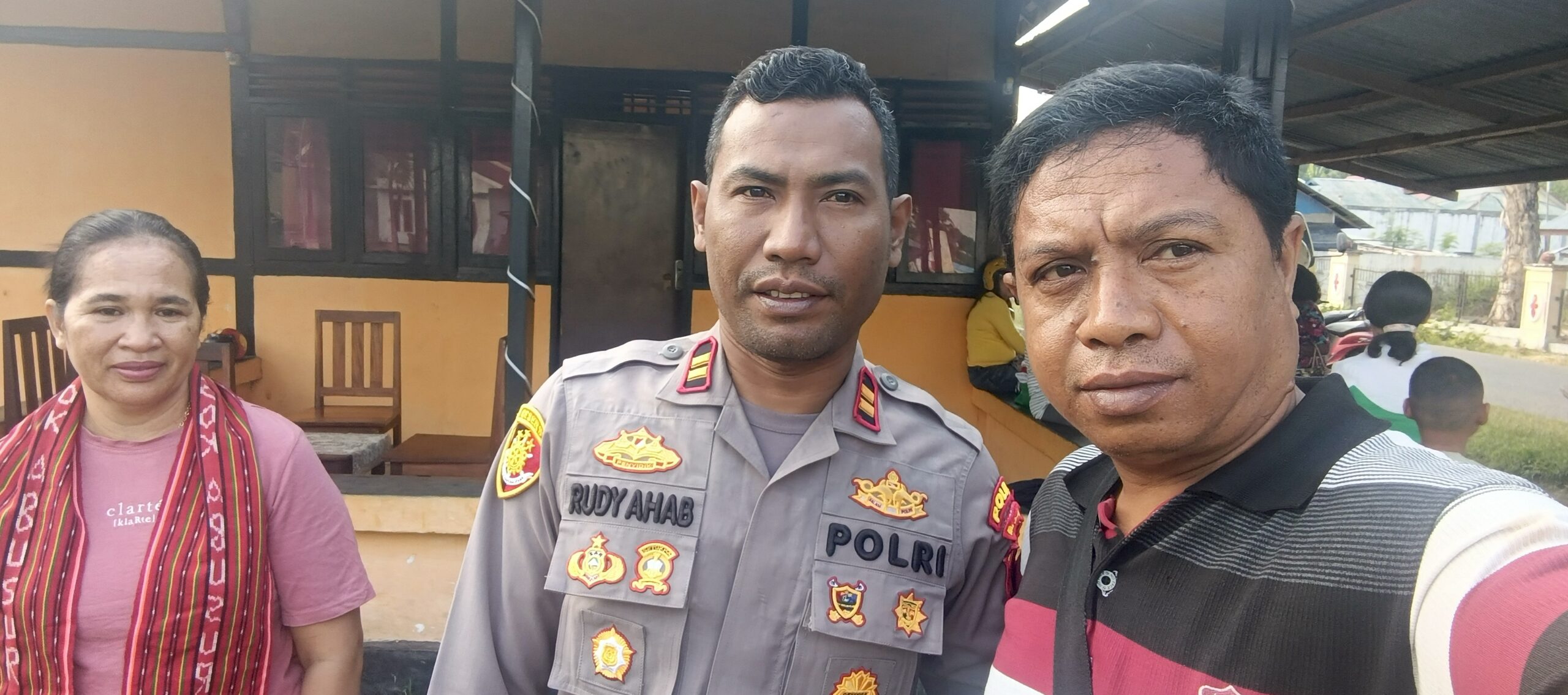 Perpisahan Penuh Haru: Warga dan Wartawan di Kisar Lepas Kepergian Kapolsek Iptu Rudy Ahab SH