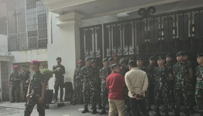 Malam Mencekam Usai Manuver Besar – besaran Polri Geledah Cafe de’Clan, Laras Panjang TNI Bersiaga di Kediaman Jampidsus