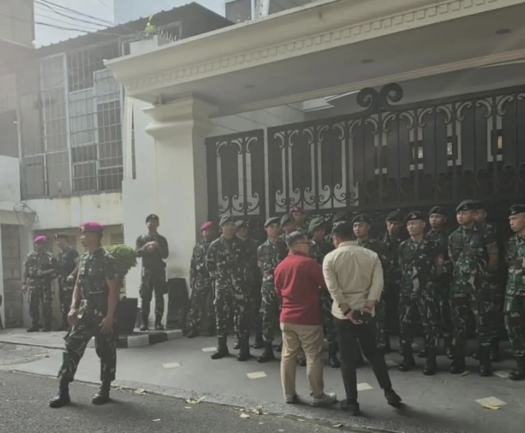Malam Mencekam Usai Manuver Besar – besaran Polri Geledah Cafe de’Clan, Laras Panjang TNI Bersiaga di Kediaman Jampidsus