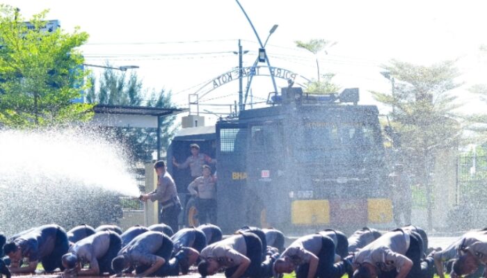 Guyuran Water Canon Iringi Sujud Syukur, 38 Personel Polres Tegal Kota Resmi Naik Pangkat