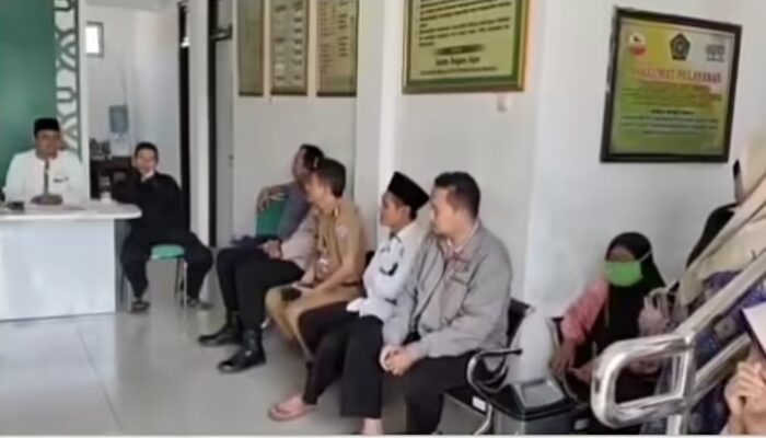 Tangis Nasabah Pecah! Dana Diduga Hingga Rp12 Miliar Mandek, Eks Manajer BMT Talang Didatangi Puluhan Korban