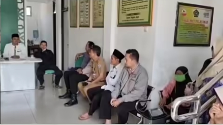 Tangis Nasabah Pecah! Dana Diduga Hingga Rp12 Miliar Mandek, Eks Manajer BMT Talang Didatangi Puluhan Korban