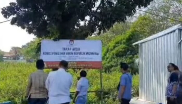 KPU Kota Tegal Pasang Plang Larangan, Tegaskan Komitmen Jaga Aset Negara dari Pemanfaatan Ilegal