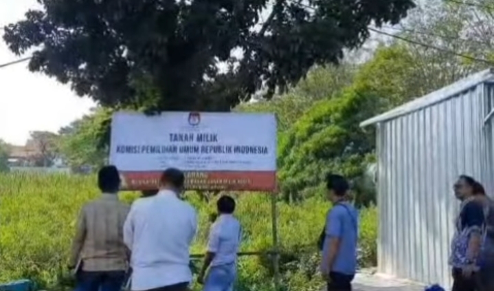 KPU Kota Tegal Pasang Plang Larangan, Tegaskan Komitmen Jaga Aset Negara dari Pemanfaatan Ilegal