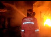 Si Jago Merah Mengamuk di Pagerbarang, Satu Rumah Ludes Terbakar, Warga Berhasil Selamat