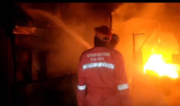Si Jago Merah Mengamuk di Pagerbarang, Satu Rumah Ludes Terbakar, Warga Berhasil Selamat