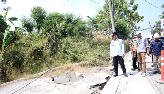 Bupati Tegal Kawal Langsung Proyek Jalan 16 Kilometer, Pastikan Setiap Rupiah Anggaran Berbuah Manfaat untuk Rakyat