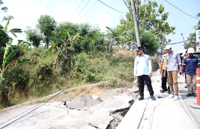 Bupati Tegal Kawal Langsung Proyek Jalan 16 Kilometer, Pastikan Setiap Rupiah Anggaran Berbuah Manfaat untuk Rakyat