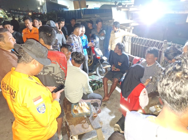BREAKING NEWS | Dua ABK Hilang Usai KM Anugerah Laut 3 Terbalik Dihantam Gelombang di Perairan Utara Tegal