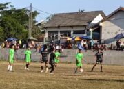 Lapangan Jadi Motor Ekonomi! Turnamen Sepak Bola Karang Taruna Baurekso Sukses Hidupkan UMKM dan Satukan Warga Dukuhbangsa