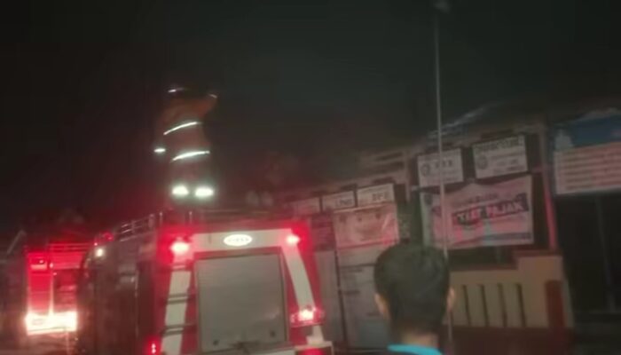 DINI HARI MENCEKAM! KANTOR BALAI DESA LUMINGSER DILALAP API, KORSLETING DIDUGA JADI PEMICU