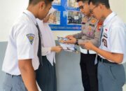Ditlantas Polda Sulbar Pasang Mading Edukatif di SMA Negeri 1 Mamuju: Wadah Belajar Tertib dan Selamat