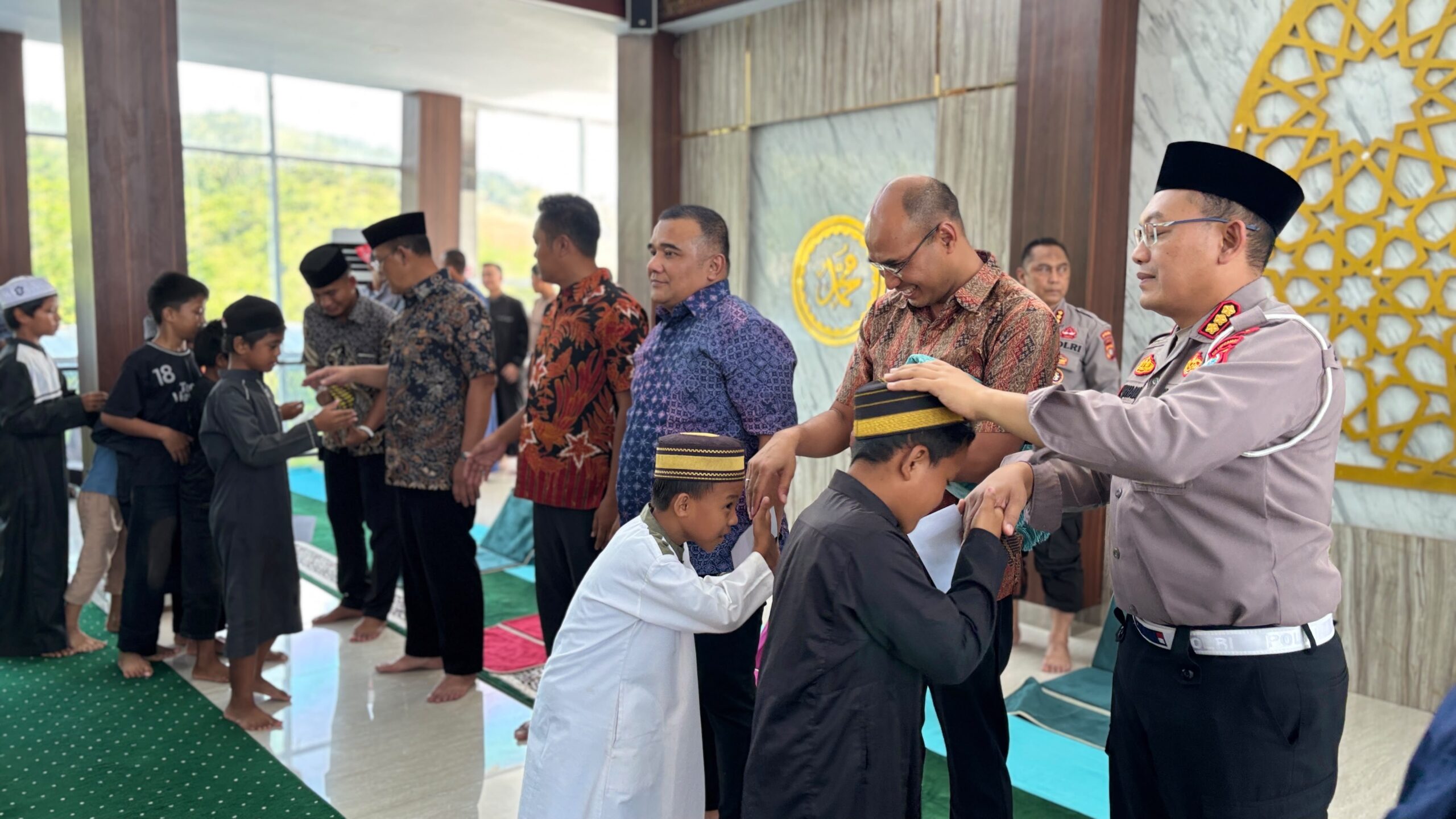 Bersama Anak Yatim, Jadi Sarana Utama Polda Sulbar Jaga Keamanan Melalui Keberkahan Doa