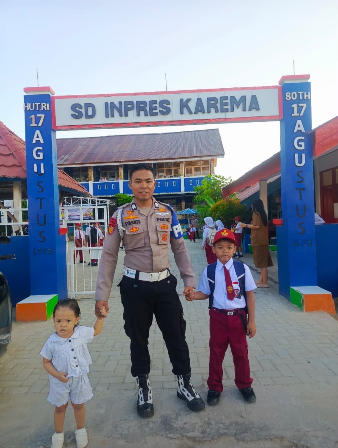Gerakan Ayah Mengantar Anak Di Hari Pertama Bersekolah (GAMAS) Polda Sulbar, Genggaman Kasih Sayang untuk Buah Hati