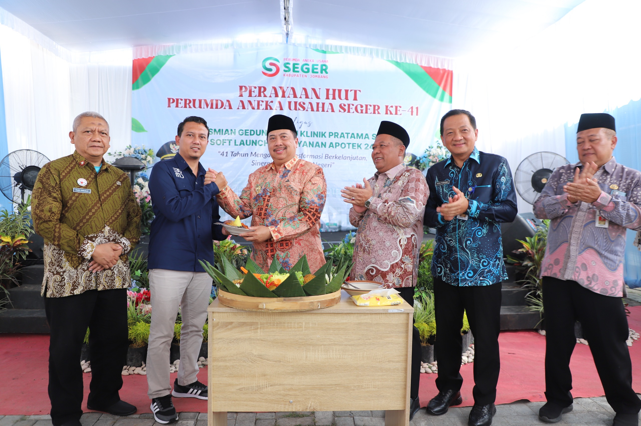 HUT ke-41, Perumda Seger Jombang Wujudkan Layanan Tanpa Henti: Resmikan Gedung Klinik Baru & Soft Launching Apotek 24 Jam
