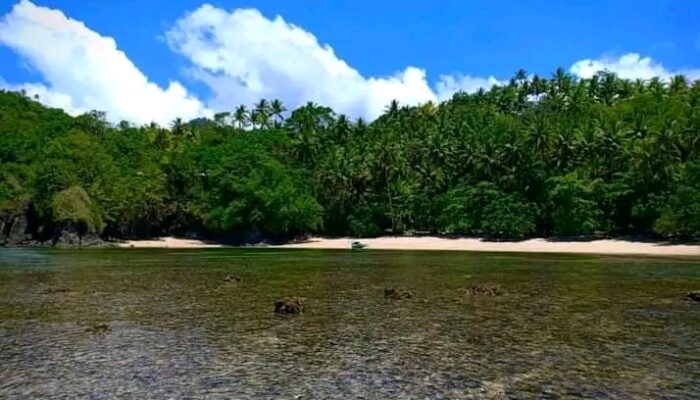 Pantai Tambung Tawarkan Keindahan Alam yang Masih Asri