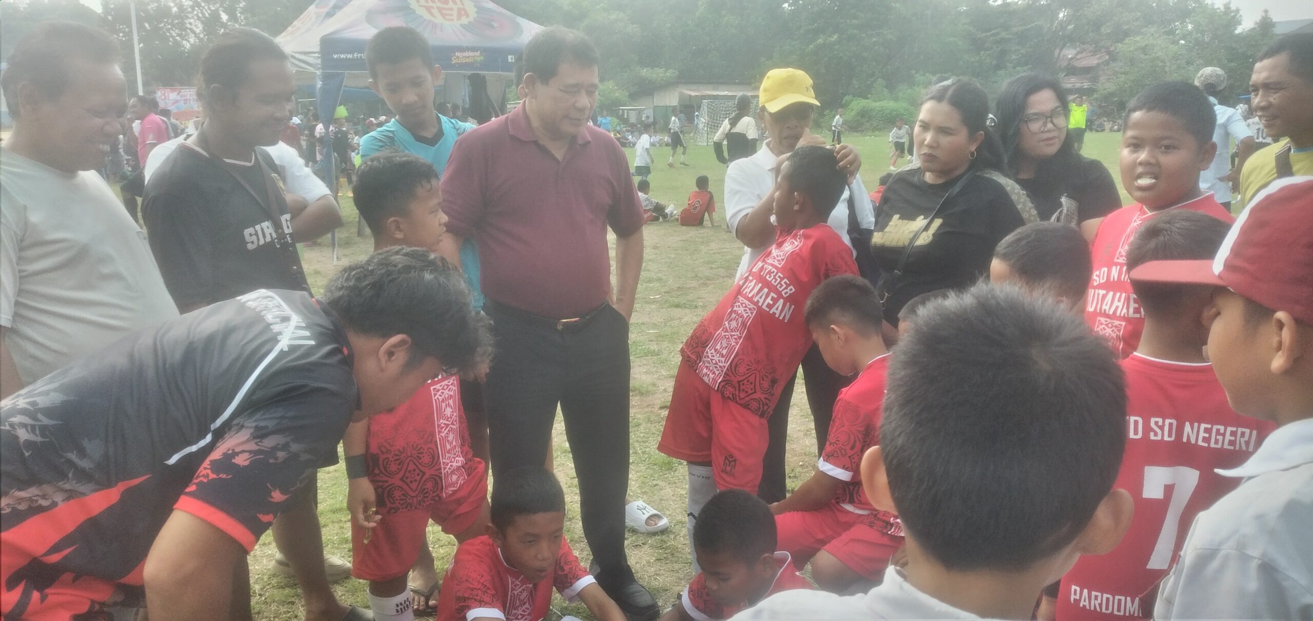 Sambut HUT Ke-81 RI, Anggota DPRD Toba Gelar Turnamen Sepak Bola Pelajar “Pidel Cup II”
