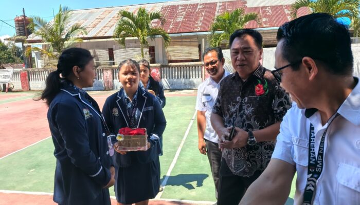 Bangkitkan Jiwa Nasionalisme! Viktor Rumangu Gaungkan Semangat Bung Karno di Hadapan Pelajar SMP Negeri 1 Tareran
