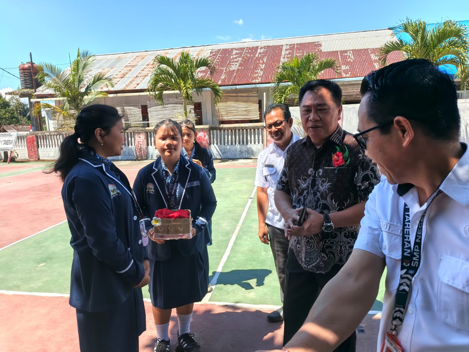Bangkitkan Jiwa Nasionalisme! Viktor Rumangu Gaungkan Semangat Bung Karno di Hadapan Pelajar SMP Negeri 1 Tareran
