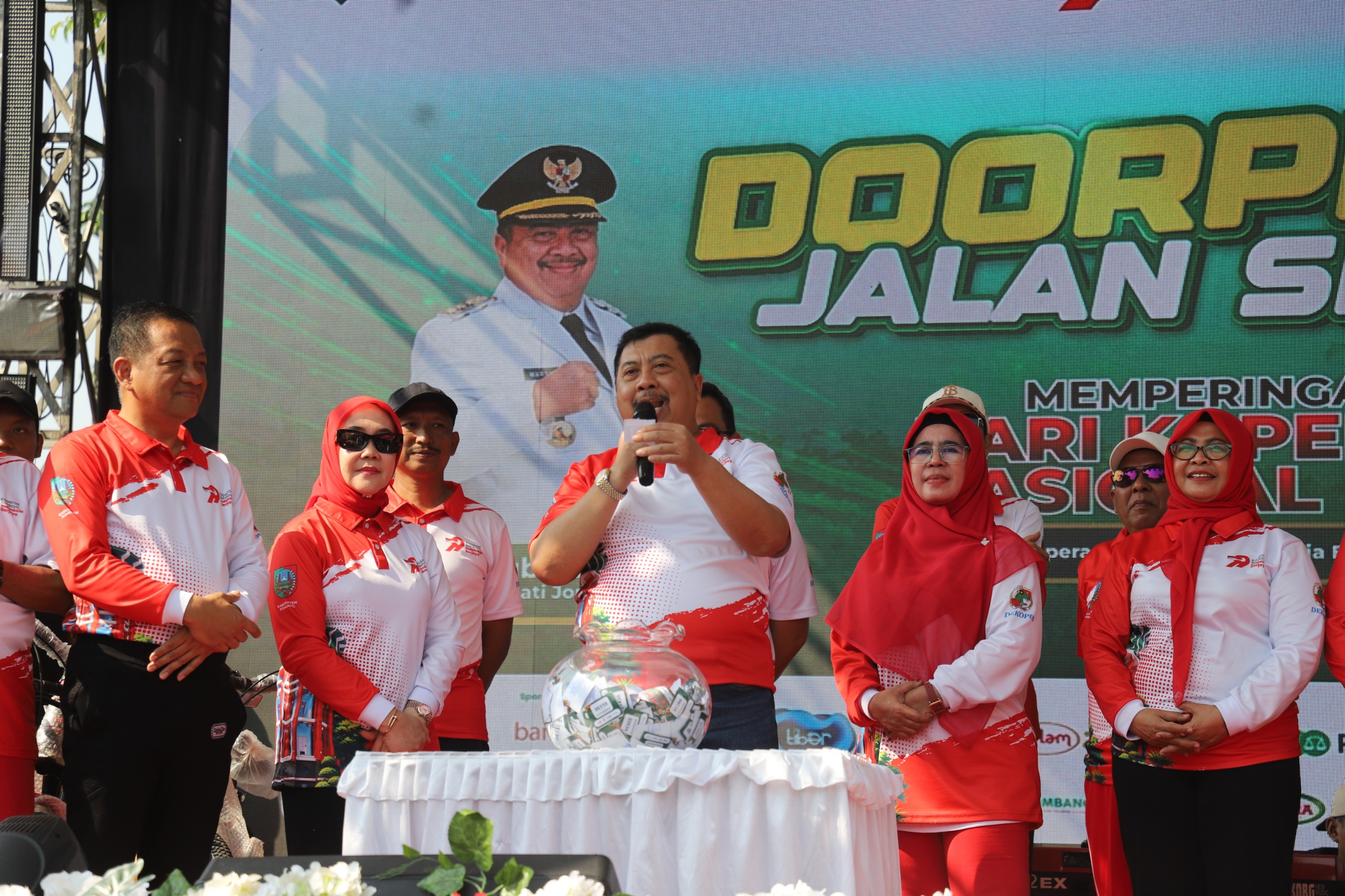 Semarak Dan Sukses Harkopnas ke-79 di Jombang: Ribuan Warga Ikuti Jalan Sehat, Berhadiah 2 Paket Umroh
