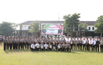 Kapolres Jombang Berikan Penghargaan kepada Personel Berprestasi, Tegaskan Komitmen Zero Miras dan Kesiapan Pengamanan Muktamar NU ke-35