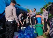 Polantas PJR Polda Sulbar Salurkan Air Bersih ke Desa Saloleyang, Bantuan Nyata di Tengah Musim Kemarau