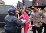 Kapolres Bersama Forkopimda Toba Bagikan Bendera Merah Putih,Wujudkan Semangat Persatuan dan Nasionalisme di Masyarakat