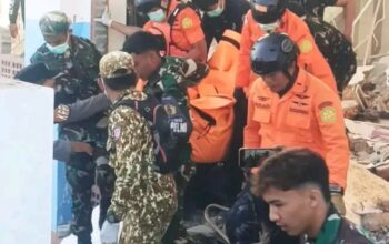 Gempa M 7,7 Guncang NTT: Dua Orang Dilaporkan Tewas, Sejumlah Bangunan di Maumere Rusak Parah Gempa M 7,7 Guncang NTT: Dua Orang Dilaporkan Tewas, Sejumlah Bangunan di Maumere Rusak Parah