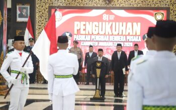 Bupati Warsubi Resmi Kukuhkan Paskibraka Kabupaten Jombang Tahun 2026