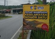 Kecelakaan Sering Terjadi.Satlantas Polres Toba Pasang Rambu Di Titik Jalur Rawan,Tekan Resiko Kecelakaan Lalulintas