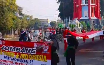 Kirab Merah Putih PNIB Di Jombang: Gema Kemerdekaan, Sambut Muktamar NU Ke-35 & Solidaritas Untuk Flores NTT