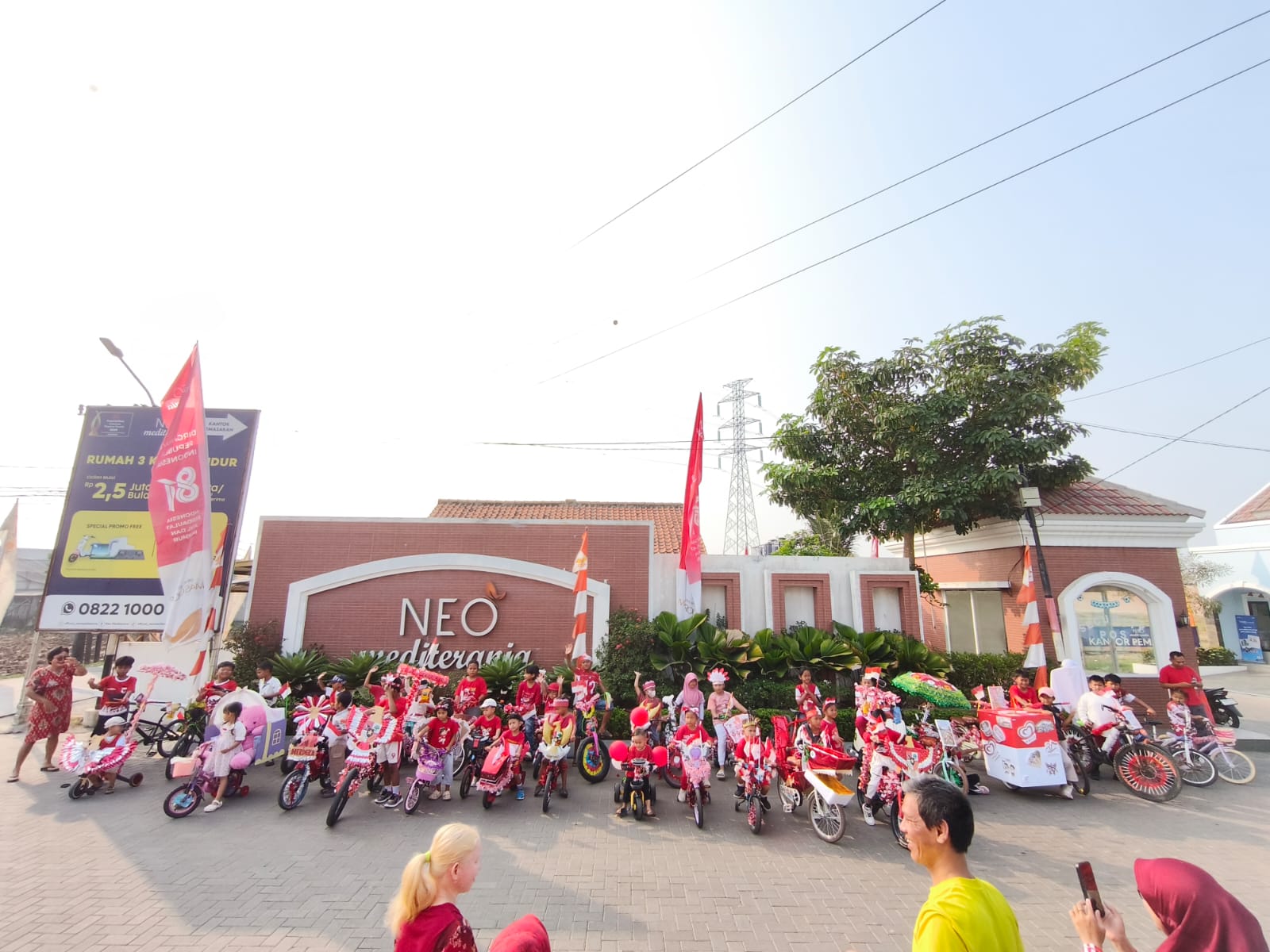 Pawai Sepeda Hias Meriahkan HUT ke-81 Kemerdekaan RI di Cluster Neo Mediterania