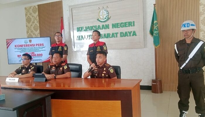 Kejaksaan Negeri MBD Gelar Konferensi Pers:Sita Uang Korupsi Jalan Rp,1, 23 Miliar,Proses Hukum Tetap di Tegakkan