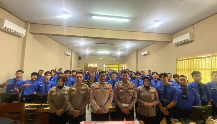 Polres Jombang Sosialisasikan Pemanfaatan AI Secara Bijak kepada Pelajar SMA PGRI 1 Jombang
