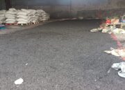 Debu Hitam Selimuti Permukiman, Warga Tanjung Sengkuang Keluhkan Dugaan Polusi Penggilingan Arang