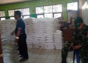 Pemdes Mekarwangi Kecamatan Cikarang Barat Salurkan Bantuan Pangan Alokasi Juli-september Tahun 2026