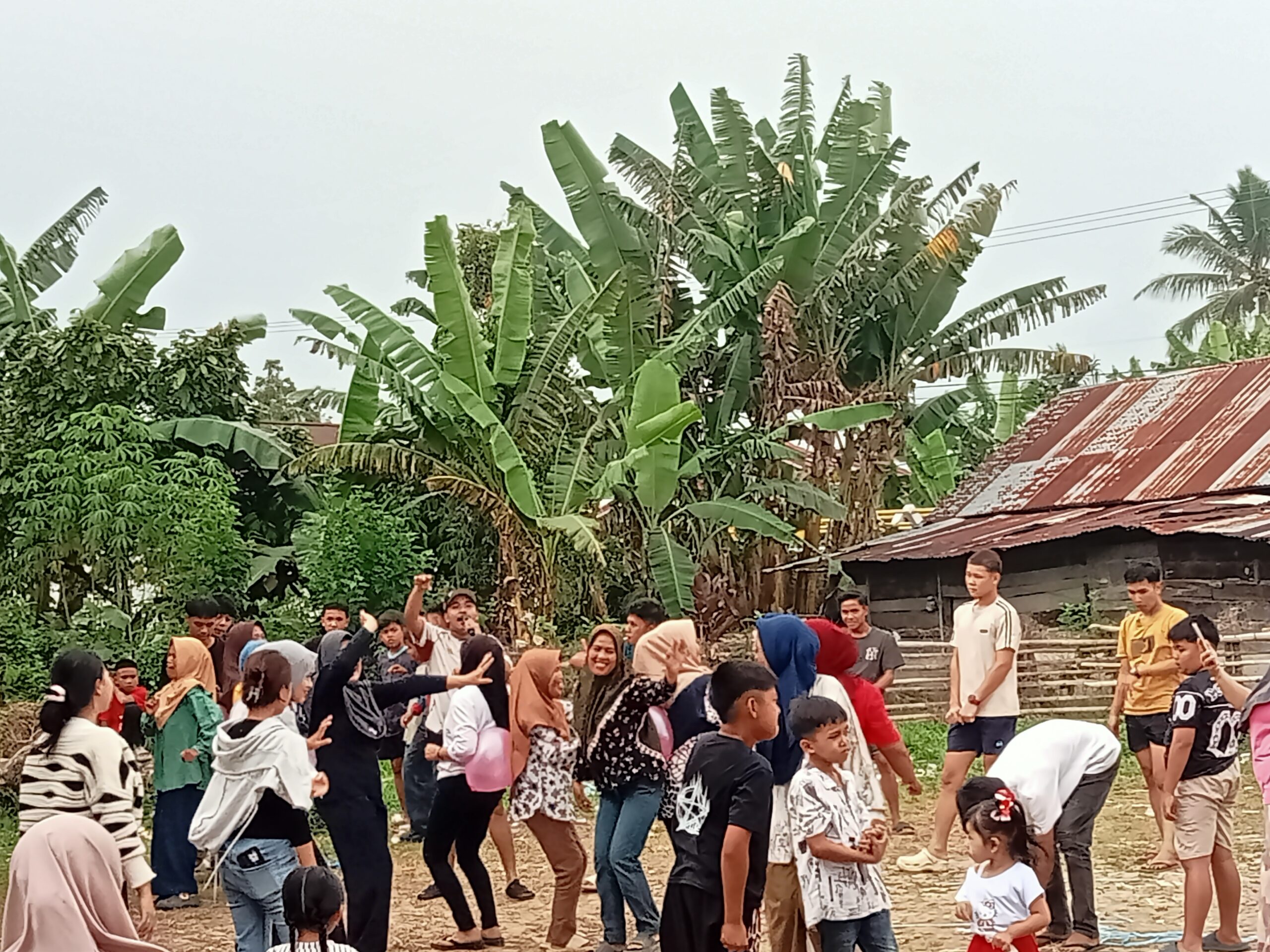 Meriahkan HUT RI ke-81, Warga Desa Lubuk Suli Gelar Lomba Joget Balon