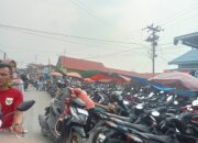 Kemacetan Terjadi di Balai Hiang Kerinci Akibat Parkir Liar Makan Bahu Jalan Kemacetan Terjadi di Balai Hiang Kerinci Akibat Parkir Liar Makan Bahu Jalan