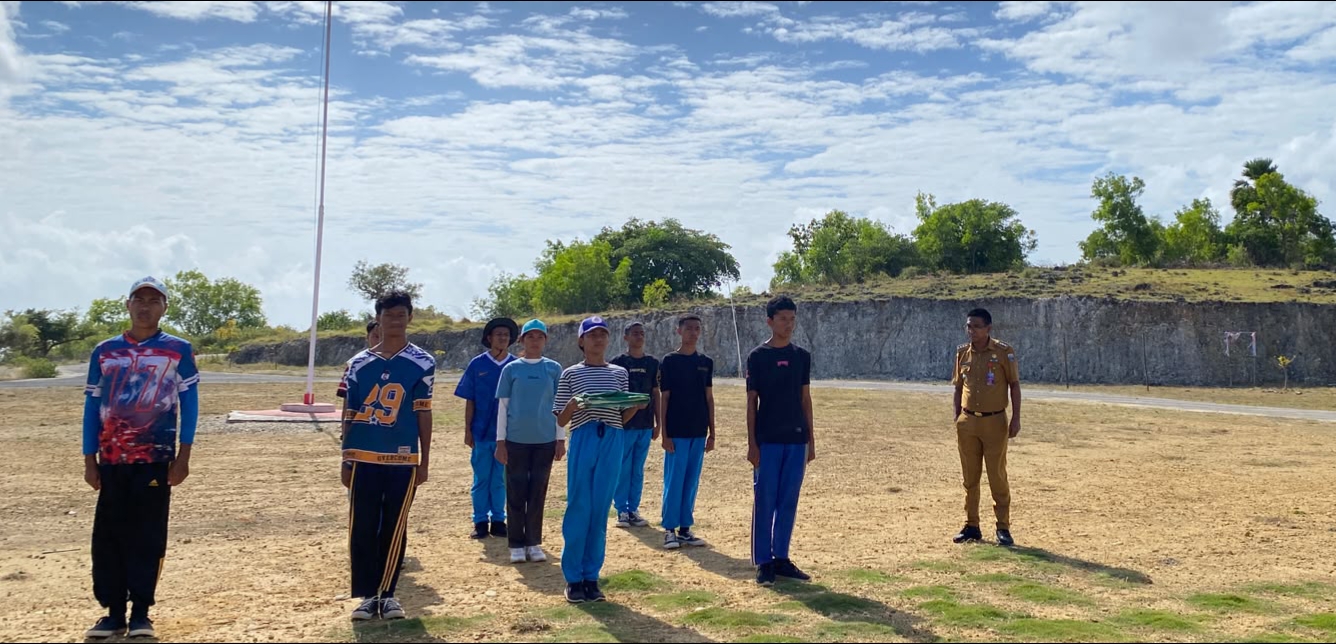 Camat Kisar Utara Lakukan Monitoring Hari Ketiga Latihan Paskibra