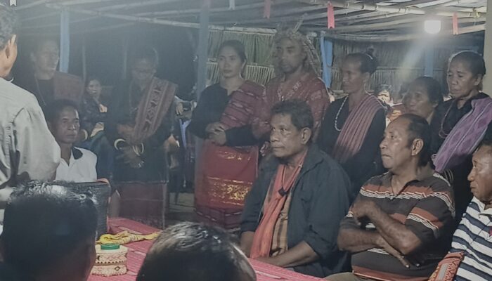 Raja dan Ratu sehari,Terikat Janji Suci Adat Pulau Kisar;Perkawinan Adat Simbol Kesakralan dan Kepatuhan