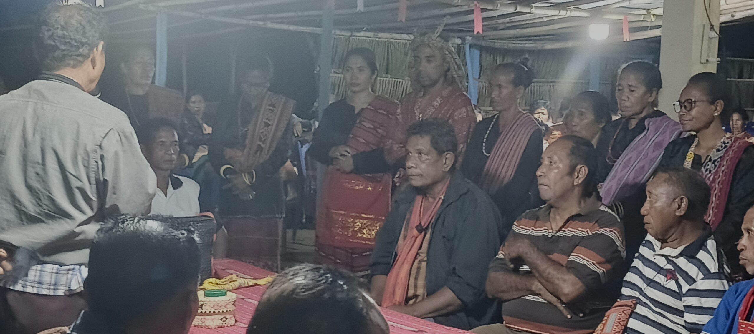 Raja dan Ratu sehari,Terikat Janji Suci Adat Pulau Kisar;Perkawinan Adat Simbol Kesakralan dan Kepatuhan
