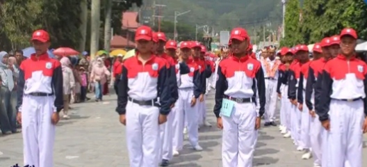 SMK Negeri 2 Sungai Penuh Tampil Memukau dalam Pawai Pembangunan HUT RI ke-81